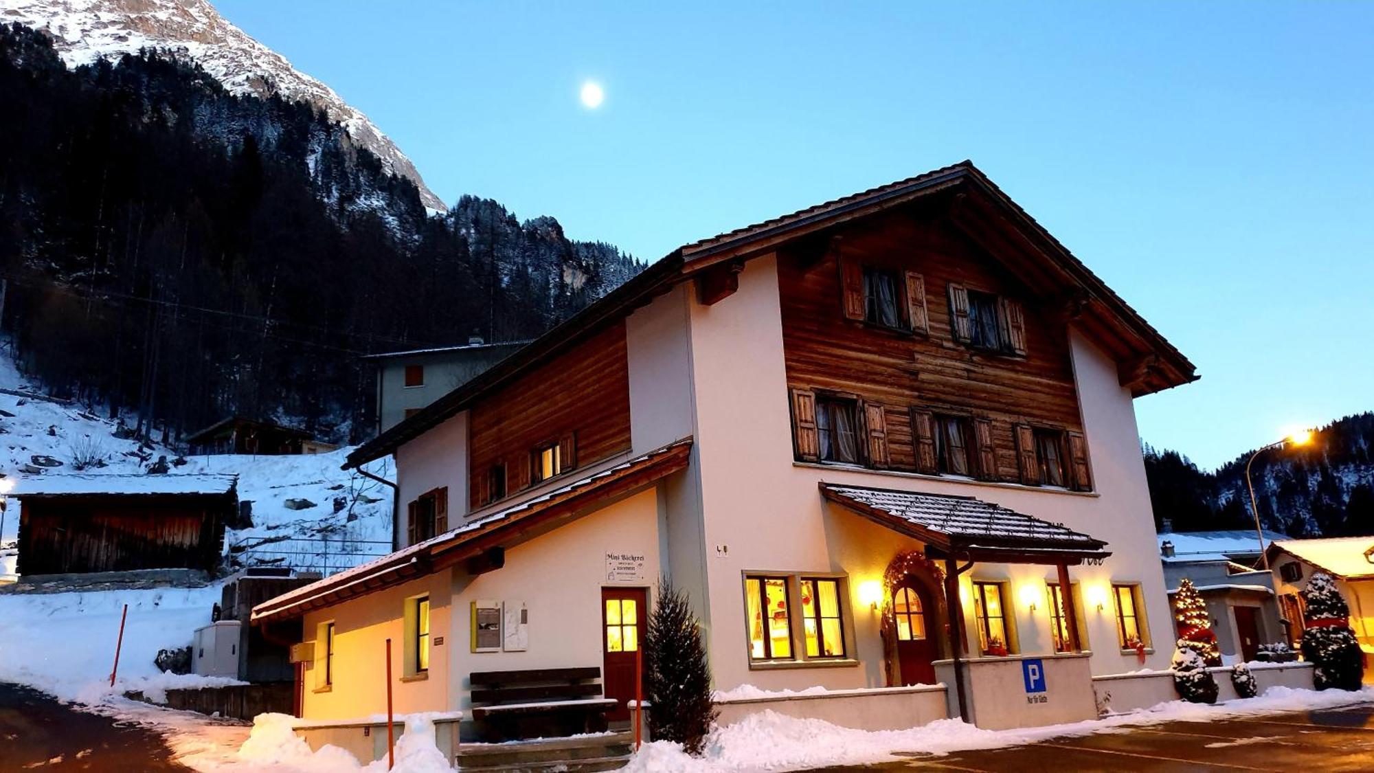 Gasthaus Alpenrose Innerferrera Exterior foto